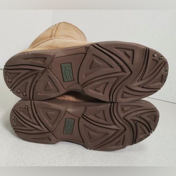 UGG, size 7, Mid Height Tan Beige Suede Winter Boots - Picture 4 of 14